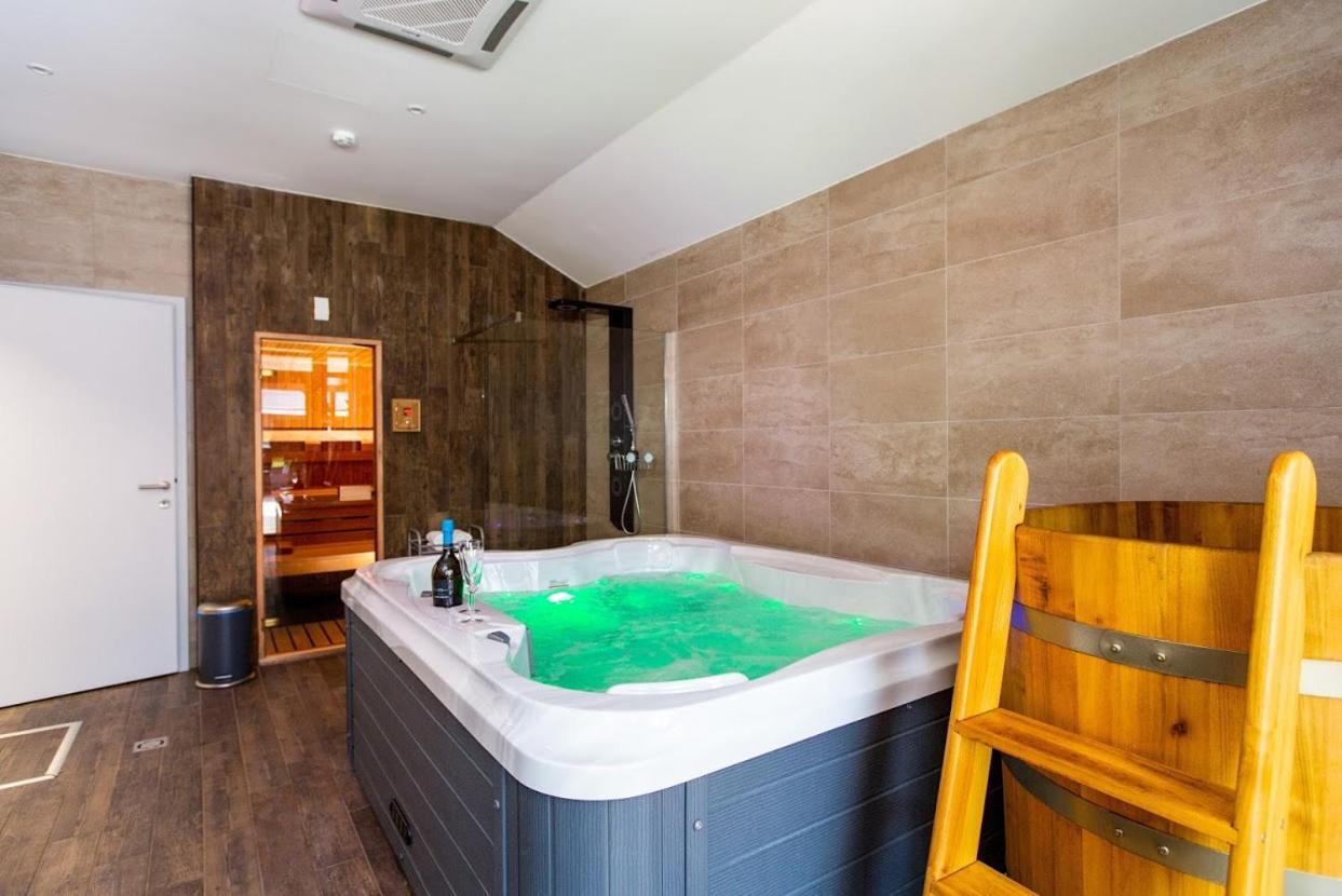 Waterfront Lodge Dunapataj Ngoại thất bức ảnh
